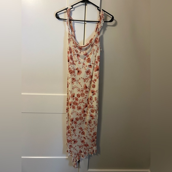 Elegant Floral Maxi Dress in Cream and Pink - Picture 4 of 5